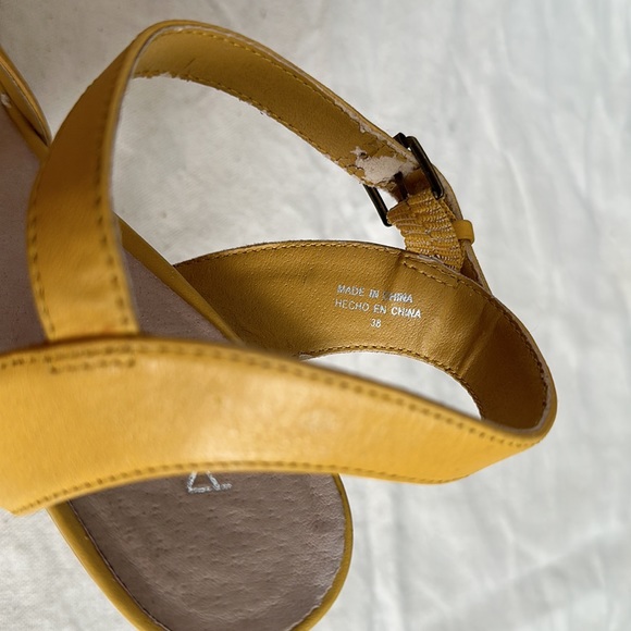 Aldo Yellow Platform Heels Sz 7 - Picture 8 of 8